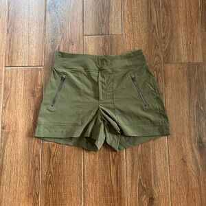 Athleta Women’s Green Shorts Zip Pockets Size 0